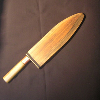 刃が30cmを越す包丁は鞘が無いと危ない。